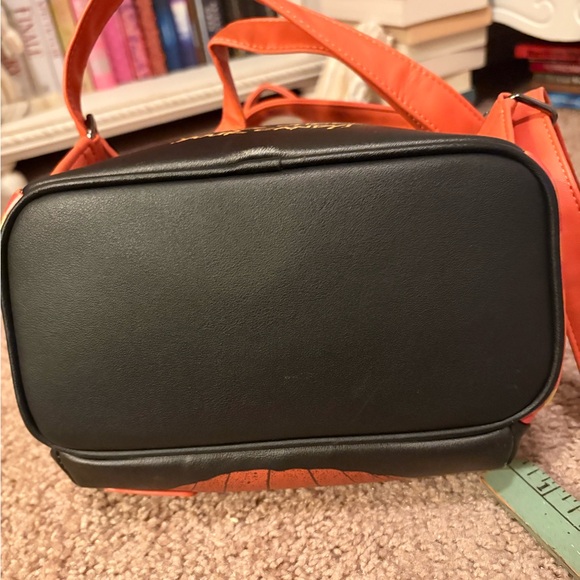 LOUNGEFLY TRICK 'R TREAT SAM & JACK O' LANTERN MINI BACKPACK GLOW IN THE DARK - Picture 6 of 12